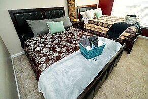 4 - Bed home, w/ Cali King Bed - 12 mins. to DTWN