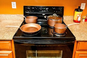 4 - Bed home, w/ Cali King Bed - 12 mins. to DTWN