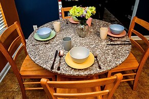 4 - Bed home, w/ Cali King Bed - 12 mins. to DTWN