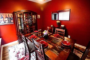 4 - Bed home, w/ Cali King Bed - 12 mins. to DTWN