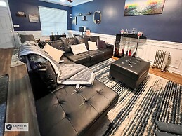 4 - Bed home, w/ Cali King Bed - 12 mins. to DTWN