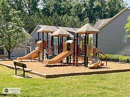 4 - Bed home, w/ Cali King Bed - 12 mins. to DTWN