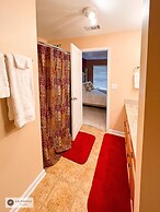 4 - Bed home, w/ Cali King Bed - 12 mins. to DTWN