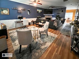 4 - Bed home, w/ Cali King Bed - 12 mins. to DTWN