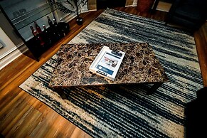 4 - Bed home, w/ Cali King Bed - 12 mins. to DTWN