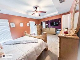 4 - Bed home, w/ Cali King Bed - 12 mins. to DTWN