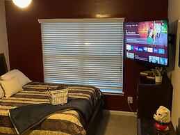4 - Bed home, w/ Cali King Bed - 12 mins. to DTWN