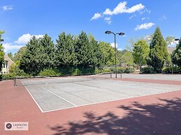 4 - Bed home, w/ Cali King Bed - 12 mins. to DTWN