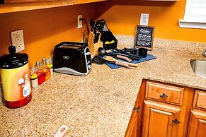 4 - Bed home, w/ Cali King Bed - 12 mins. to DTWN