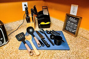 4 - Bed home, w/ Cali King Bed - 12 mins. to DTWN