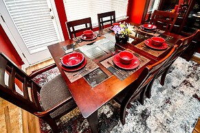 4 - Bed home, w/ Cali King Bed - 12 mins. to DTWN