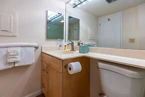 Kihei Beach, #107 1 Bedroom Condo by RedAwning
