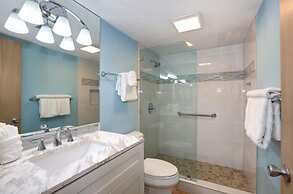Kihei Beach, #509 2 Bedroom Condo by RedAwning