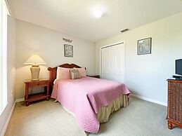 Dolcetto Den 4 Bedroom Home by RedAwning