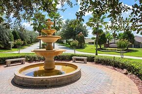 Dolcetto Den 4 Bedroom Home by RedAwning