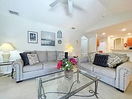 Dolcetto Den 4 Bedroom Home by RedAwning