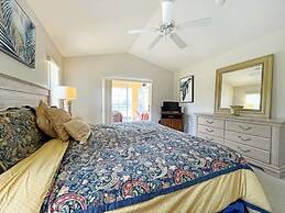 Dolcetto Den 4 Bedroom Home by RedAwning