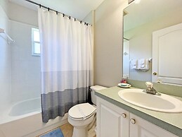 Dolcetto Den 4 Bedroom Home by RedAwning