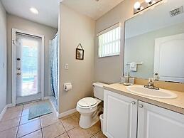 Dolcetto Den 4 Bedroom Home by RedAwning