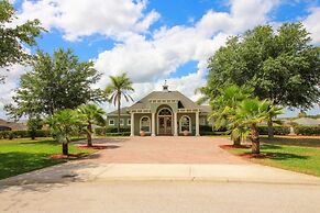 Dolcetto Den 4 Bedroom Home by RedAwning