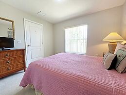 Dolcetto Den 4 Bedroom Home by RedAwning