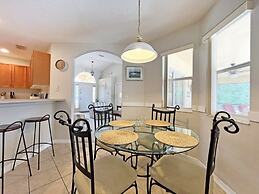 Dolcetto Den 4 Bedroom Home by RedAwning