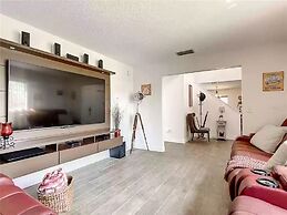 Windwood Villa 4 Bedroom Home by RedAwning