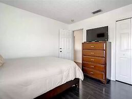 Windwood Villa 4 Bedroom Home by RedAwning