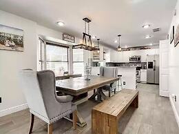 Windwood Villa 4 Bedroom Home by RedAwning