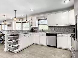 Windwood Villa 4 Bedroom Home by RedAwning