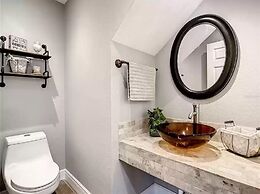 Windwood Villa 4 Bedroom Home by RedAwning