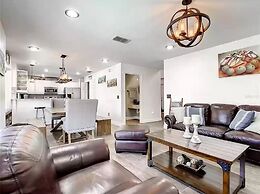 Windwood Villa 4 Bedroom Home by RedAwning