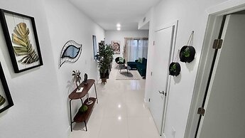 Green Luxurious 5BD Jungle House by FL Keys MIA