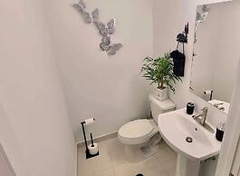 Green Luxurious 5BD Jungle House by FL Keys MIA