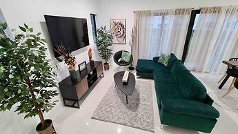 Green Luxurious 5BD Jungle House by FL Keys MIA