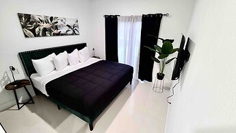 Green Luxurious 5BD Jungle House by FL Keys MIA