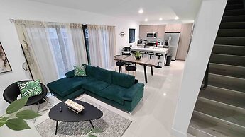 Green Luxurious 5BD Jungle House by FL Keys MIA