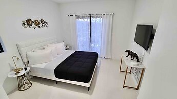 Green Luxurious 5BD Jungle House by FL Keys MIA