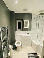 Lovely 2-bed House in Rochester