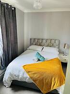 Lovely 2-bed House in Rochester
