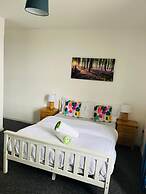 Stunning 2-bed House in Chatham