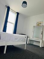 Stunning 2-bed House in Chatham