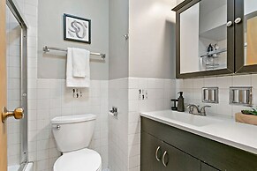 Studio in the Heart of Lakeview