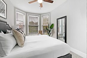 3BR Apt near Shops Dining and DePaul