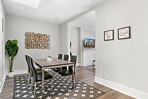 3BR Apt near Shops Dining and DePaul