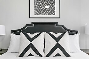 3BR Apt near Shops Dining and DePaul