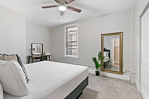 3BR Apt near Shops Dining and DePaul