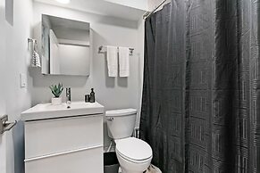 3BR Apt near Shops Dining and DePaul