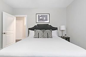 3BR Apt near Shops Dining and DePaul