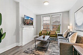 3BR Apt near Shops Dining and DePaul